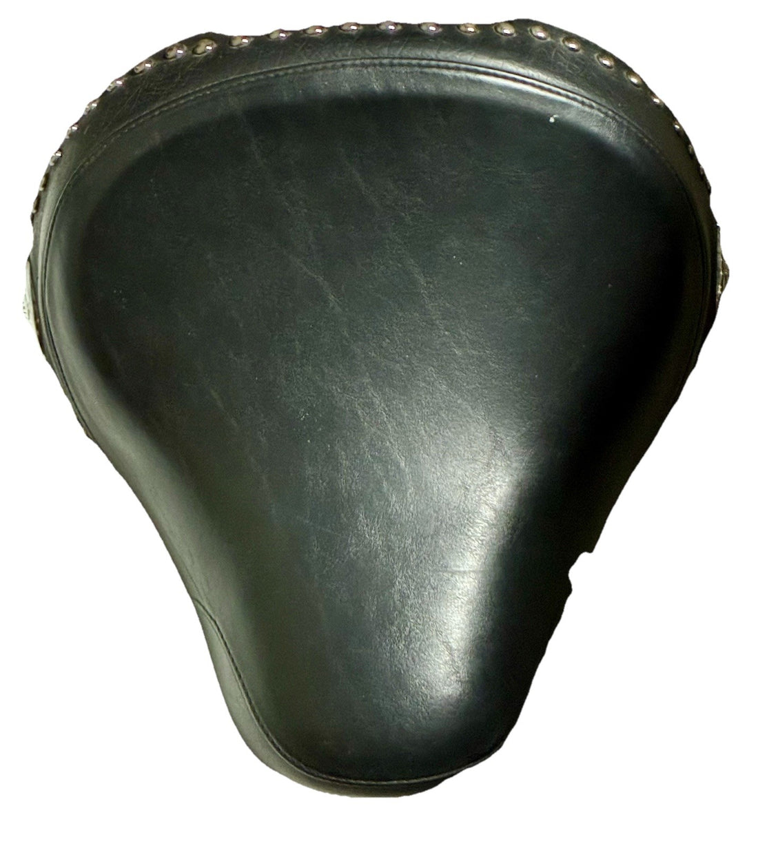 
  
  HARLEY-DAVIDSON STUDDED SOFTAIL SOLO SEAT OEM
  
