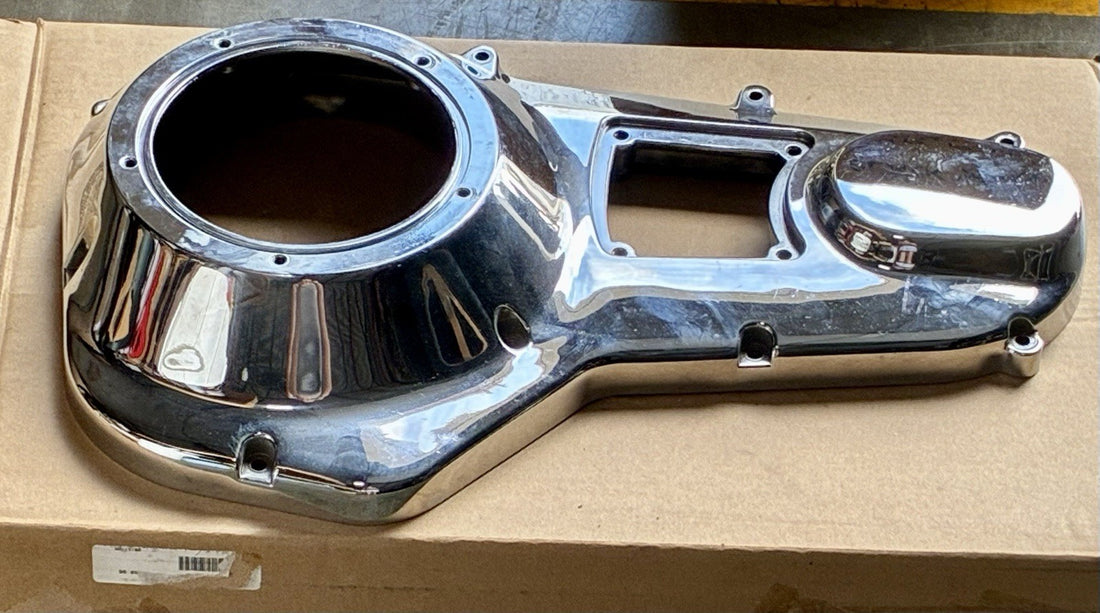 
  
  60685-99 HARLEY-DAVIDSON 1999-2006 TOURING CHROME OUTER PRIMARY COVER OEM
  
