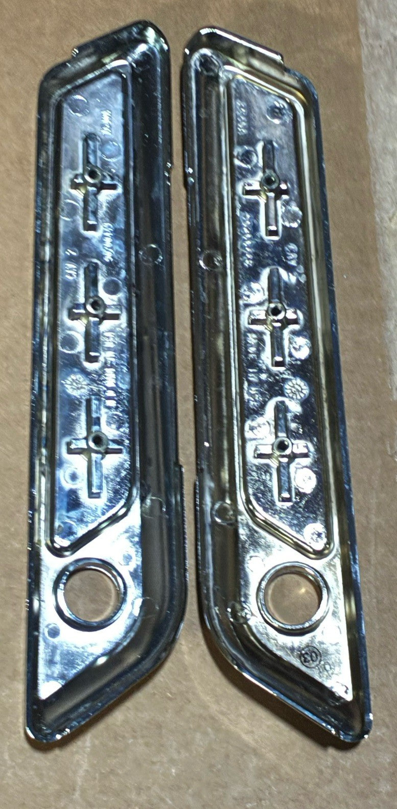
  
  90200448 & 90200449 HARLEY-DAVIDSON 2014-UP TOURING SADDLEBAG LATCH COVERS OEM
  
