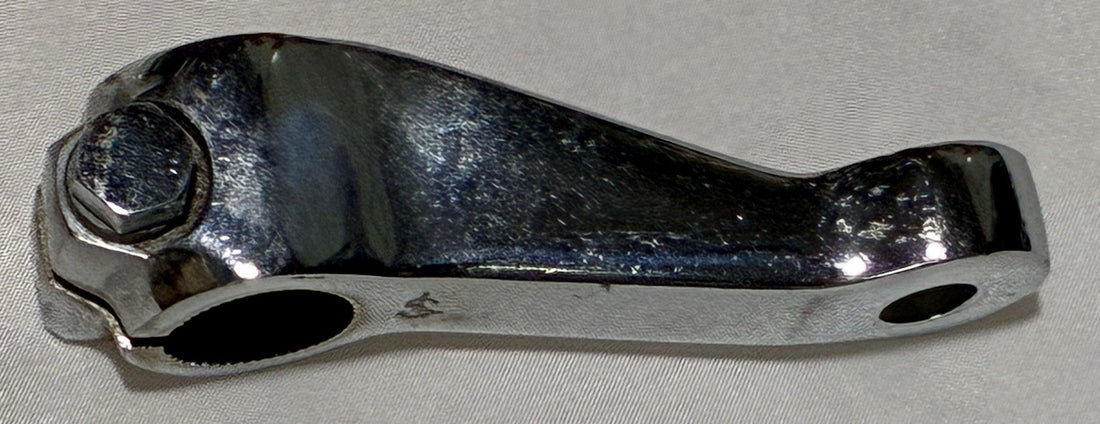 
  
  52699-65 HARLEY-DAVIDSON 1965-84 FL FLH FX CHROME LEFT PASSENGER FOOTPEG BRACKET
  
