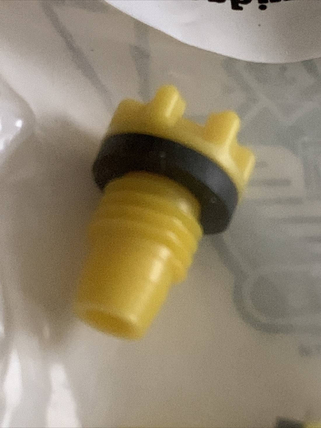 66032-91 HARLEY-DAVIDSON      YELLOW BATTERY FILLER CAP      OEM NOS