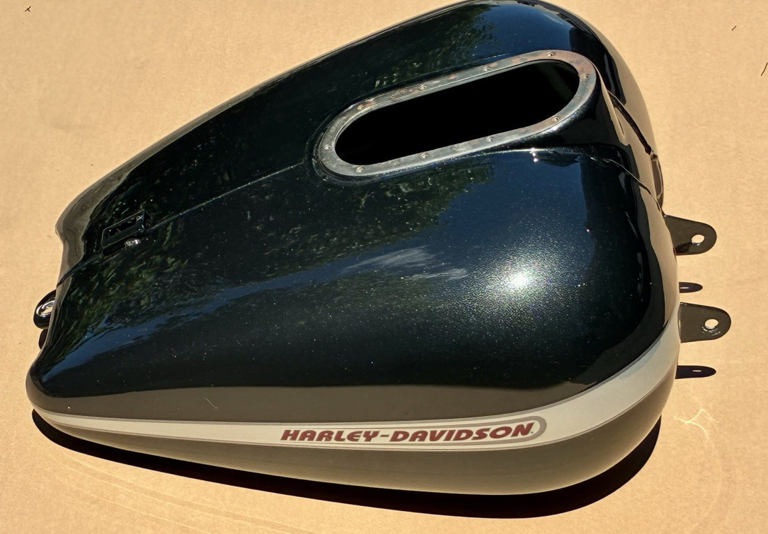 
  
  HARLEY-DAVIDSON BLACK PEARL FLTRI GAS TANK OEM
  
