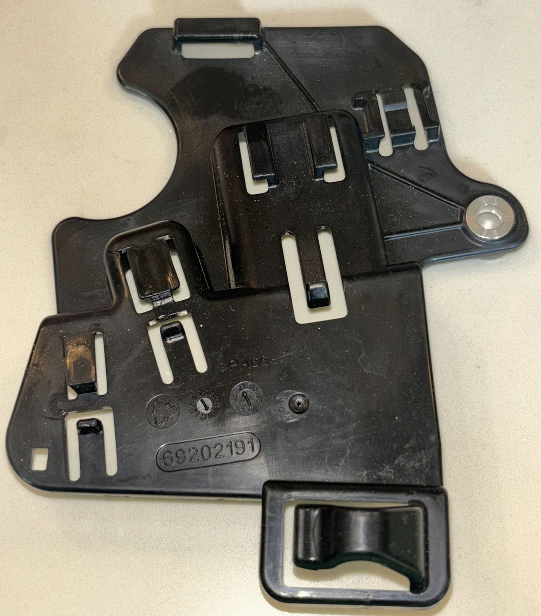 
  
  69202191 HARLEY 2021-2022 SOFTAIL FAT BOB & LOW RIDER SUB CADDY MOUNT BRACKET
  
