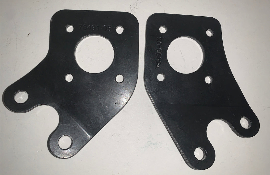
  
  76491-05& 76490-05 HARLEY-DAVIDSON 2005  TOURING  RADIO SUPPORT BRACKET SET OEM 
  
