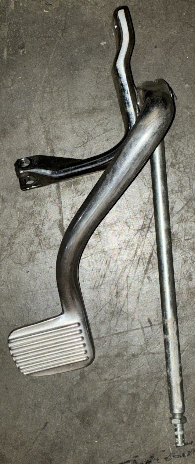 
  
  42502-90B HARLEY-DAVIDSON 2006-2017 DYNA MID CONTROL BRAKE PEDAL FOOT PEG MOUNT
  
