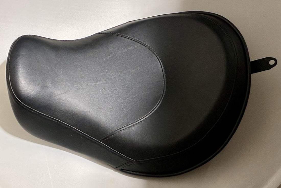 
  
  P51475-09A-R H799001BR77363 HARLEY-DAVIDSON SOLO SEAT OEM NTO
  

