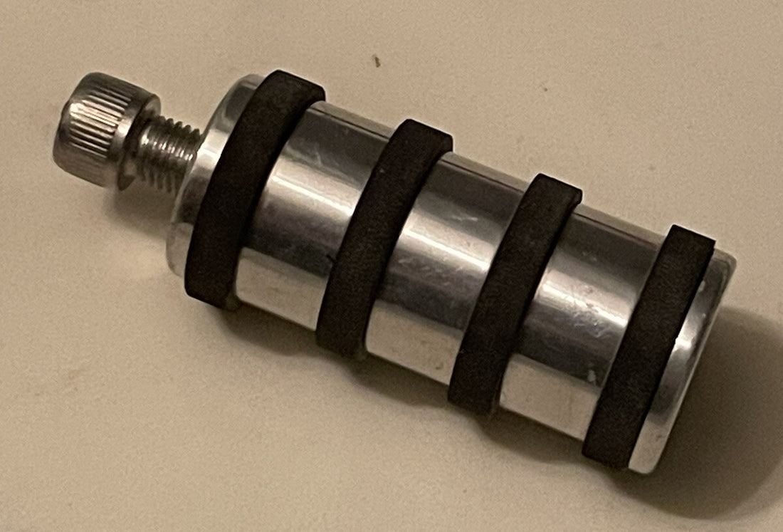 
  
  DS-253032 ALUMINUM & RUBBER  SHIFTER PEG W/ STAINLESS ALLEN BOLT FOR HARLEY
  
