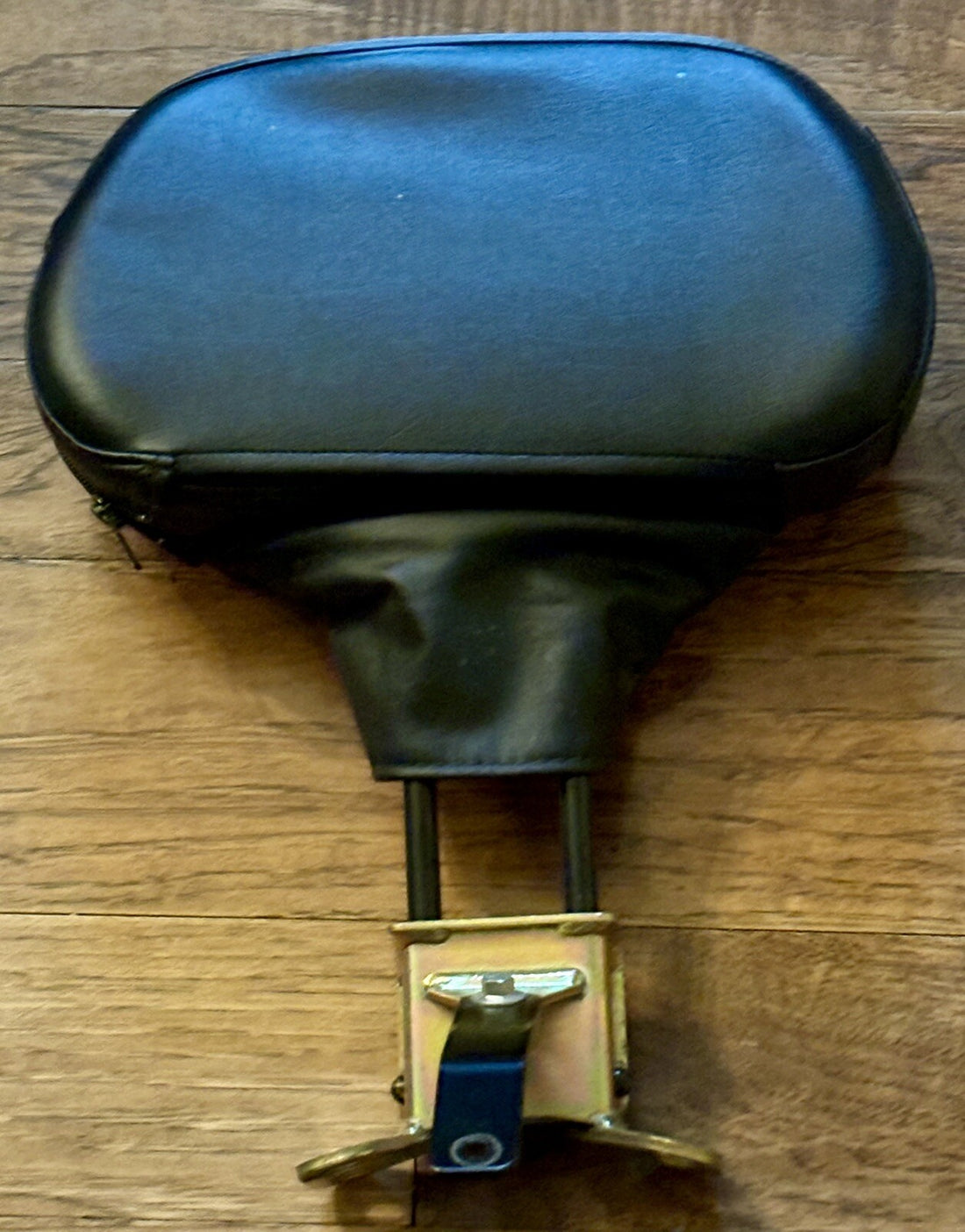 HARLEY-DAVIDSON TOURING REMOVABLE  RIDER BACKREST W/ POCKETS  OEM