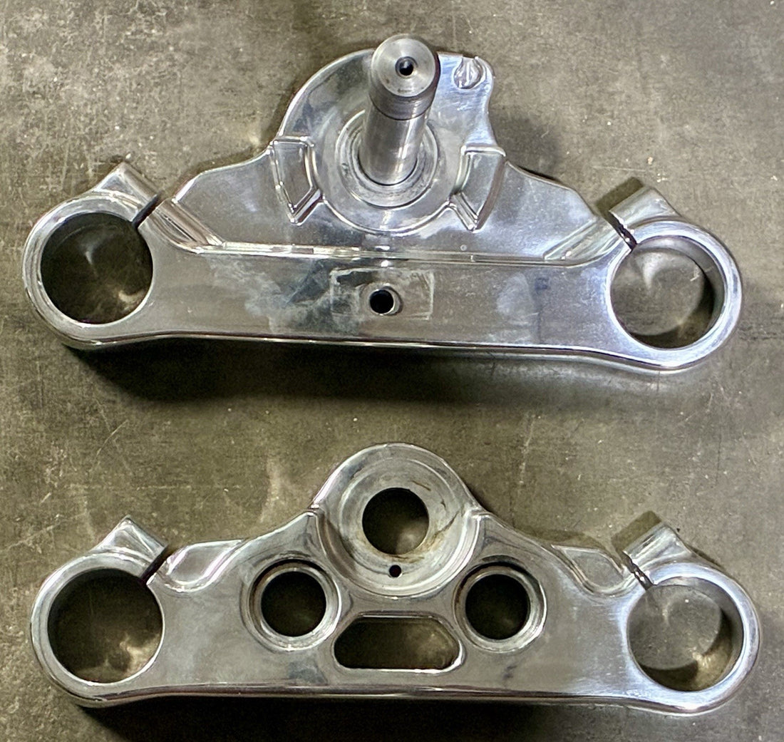
  
  HARLEY-DAVIDSON 2008 FXDWG FRONT FORK BRACKET TRIPLE TREE POLISHED ALUMINUM
  
