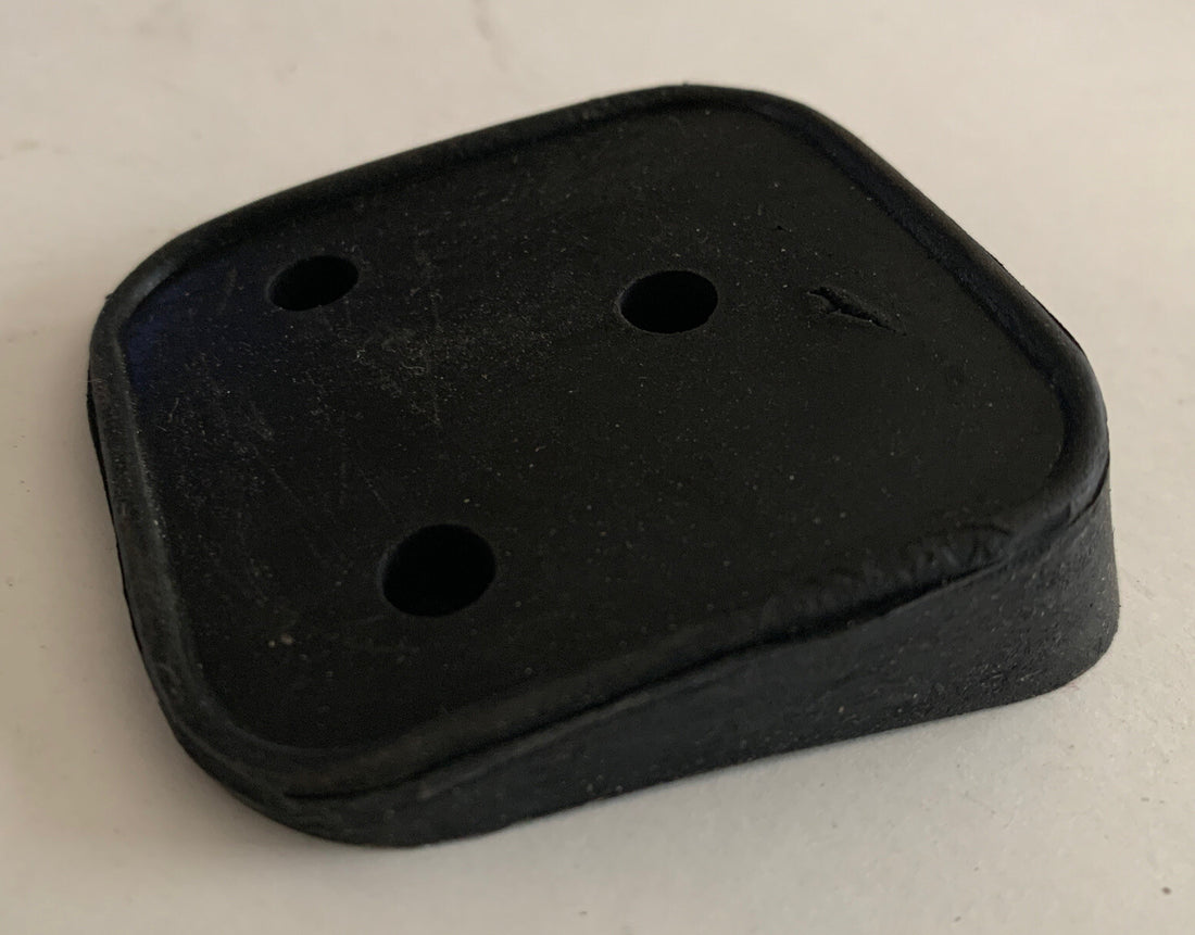 DS-2030-0016 LICENSE PLATE RUBBER MOUNTING GASKET WEDGE STYLE HARLEY-DAVIDSON