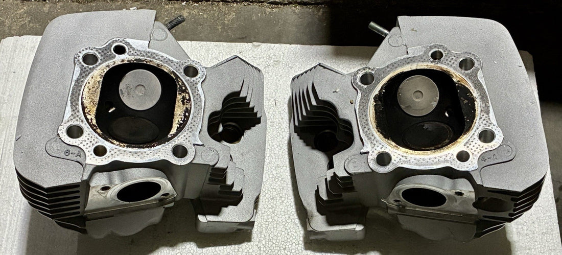 
  
  16723-99 & 16725-99 HARLEY-DAVIDSON 1999-2003 DYNA SOFTAIL TOURING HEADS OEM
  

