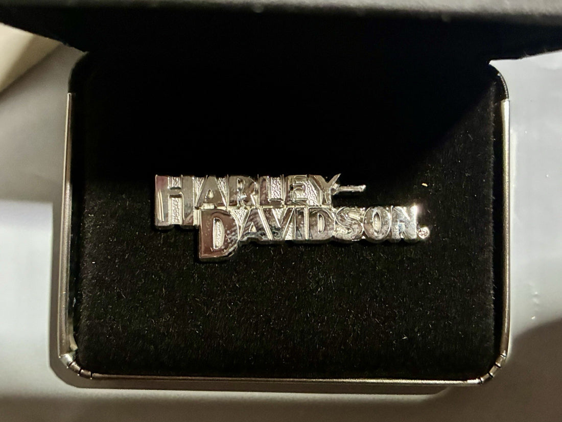 
  
  96880-05V HARLEY-DAVIDSON 2005 925 STERLING SILVER PIN NEW GIFT
  
