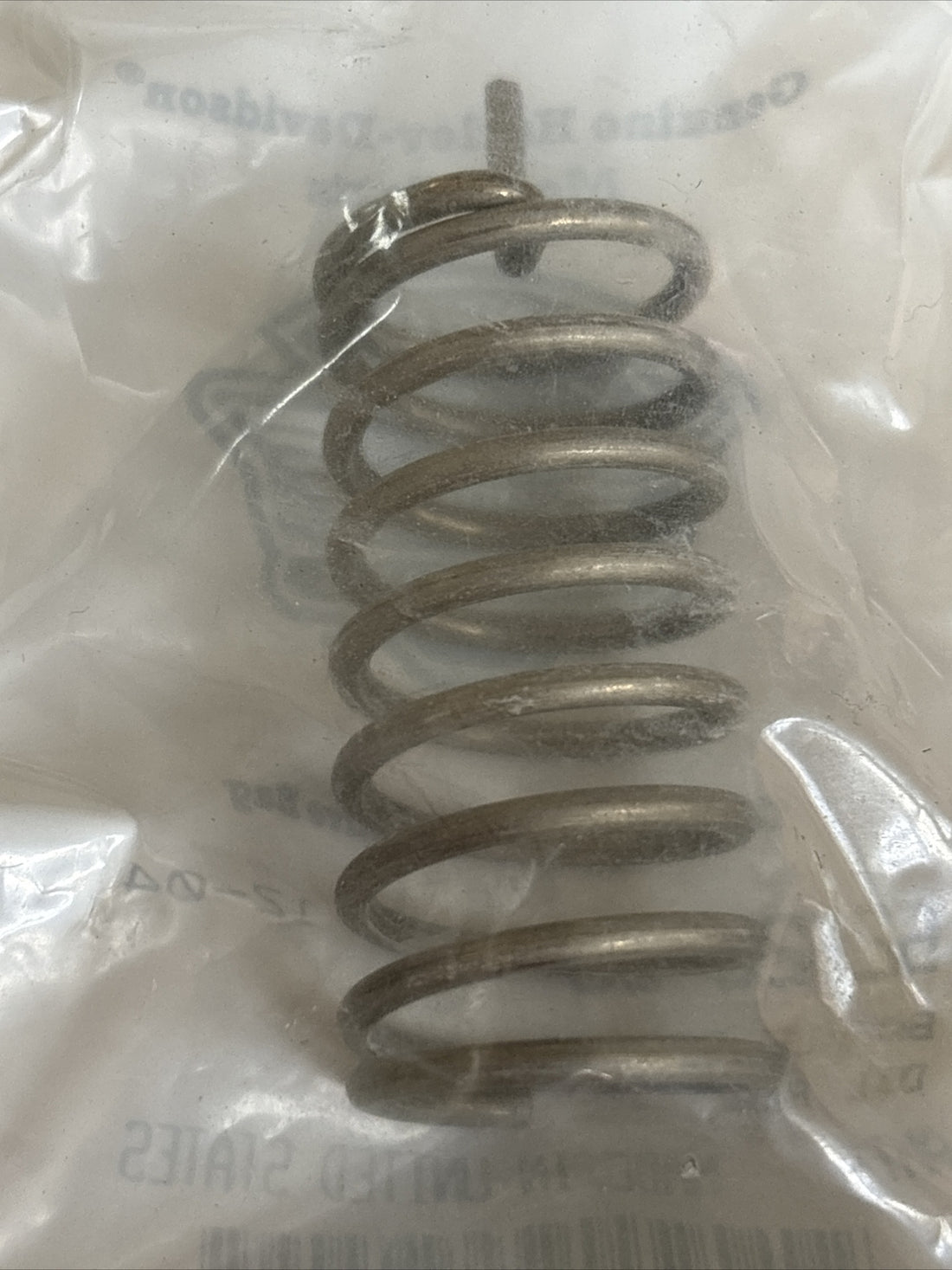 
  
  62828-99 HARLEY-DAVIDSON BAFFLE OIL SPRING OEM NOS
  
