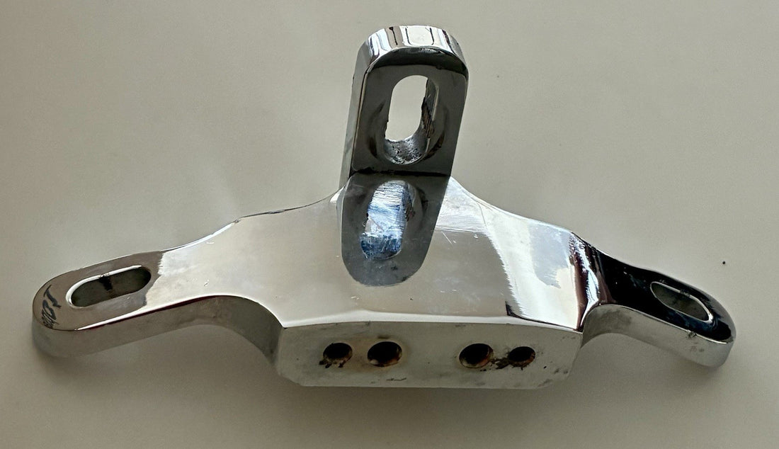 
  
  31-1275 V-TWIN 1948-99 BIG TWIN HARLEY CHROME BILLET TOP MOTOR ENGINE MOUNT
  

