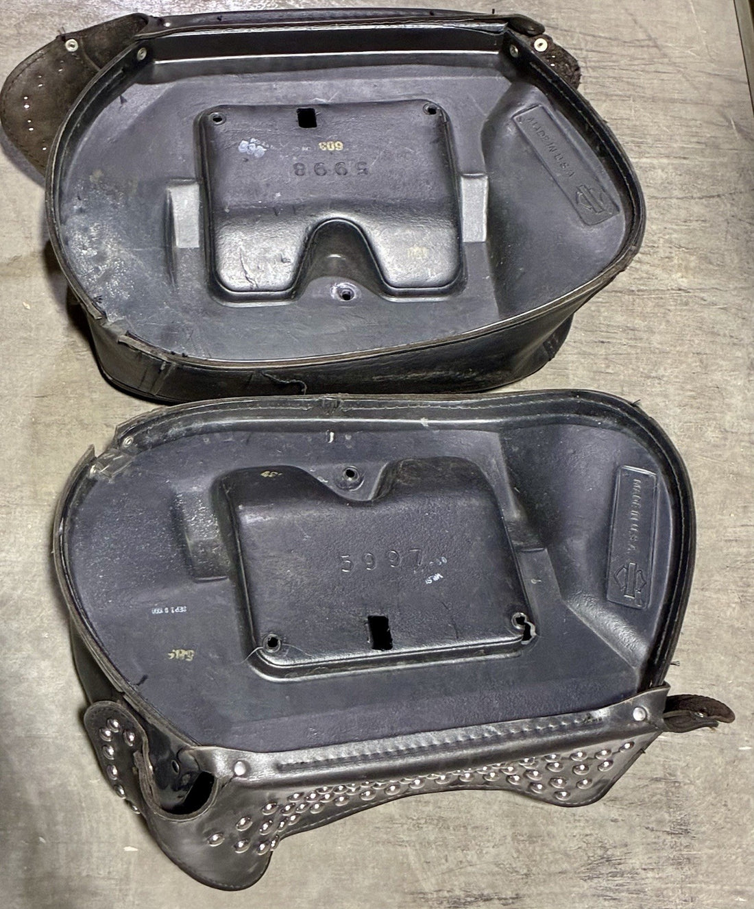 
  
  5997 5998 HARLEY-DAVIDSON 2000-2017 HERITAGE SOFTAIL FLSTC  SADDLEBAG SET
  
