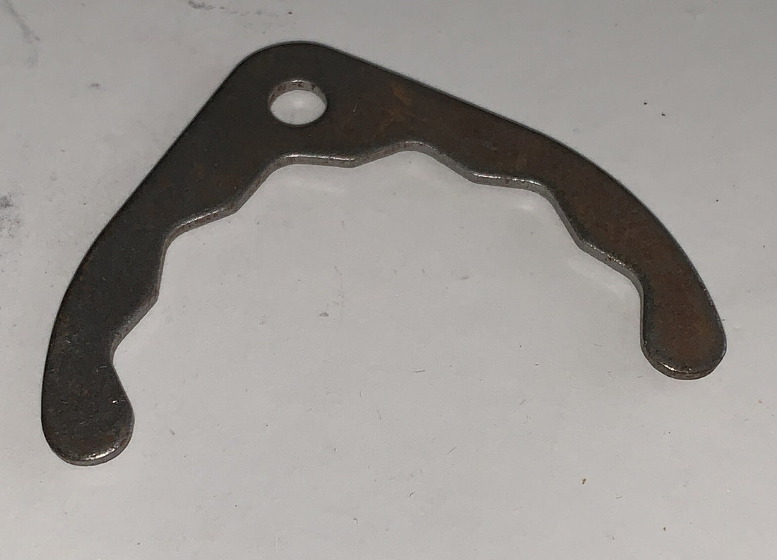 
  
  24018-72 HARLEY-DAVIDSON  1972- BIG TWIN  ENGINE SPROCKET SHAFT NUT LOCK PLATE  
  
