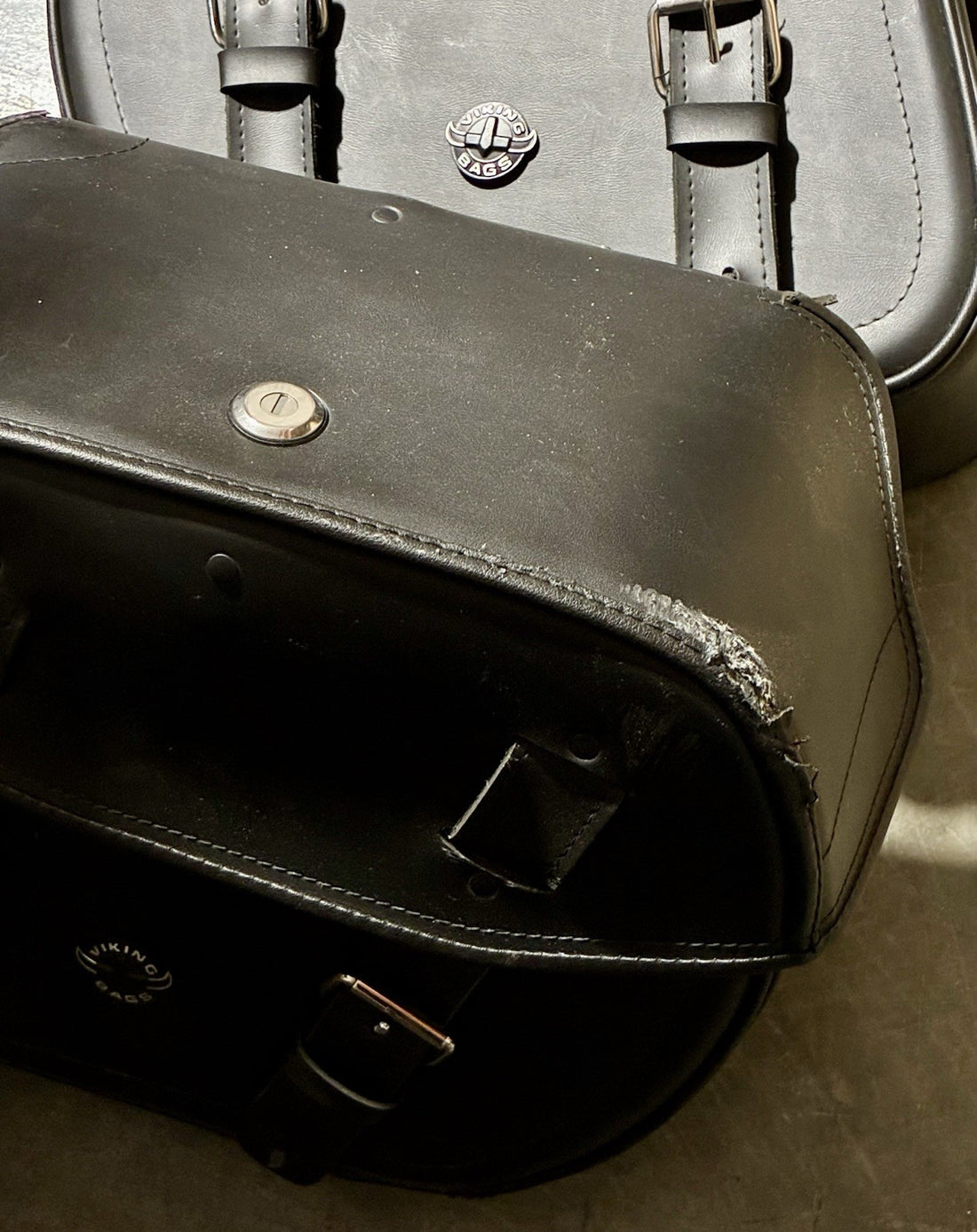 
  
  VIKING 2000-2017 SOFTAIL HARLEY BOLT ON LEATHER SADDLE BAGS
  
