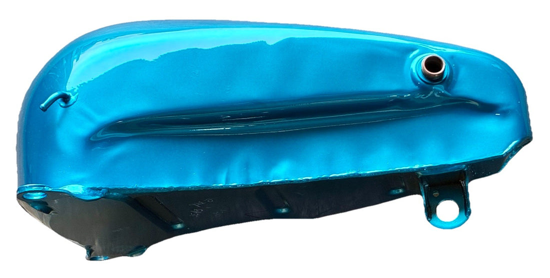 
  
  61618-95ME HARLEY-DAVIDSON SOFTAIL AQUA TEAL SILVER LEFT SIDE GAS TANK OEM
  
