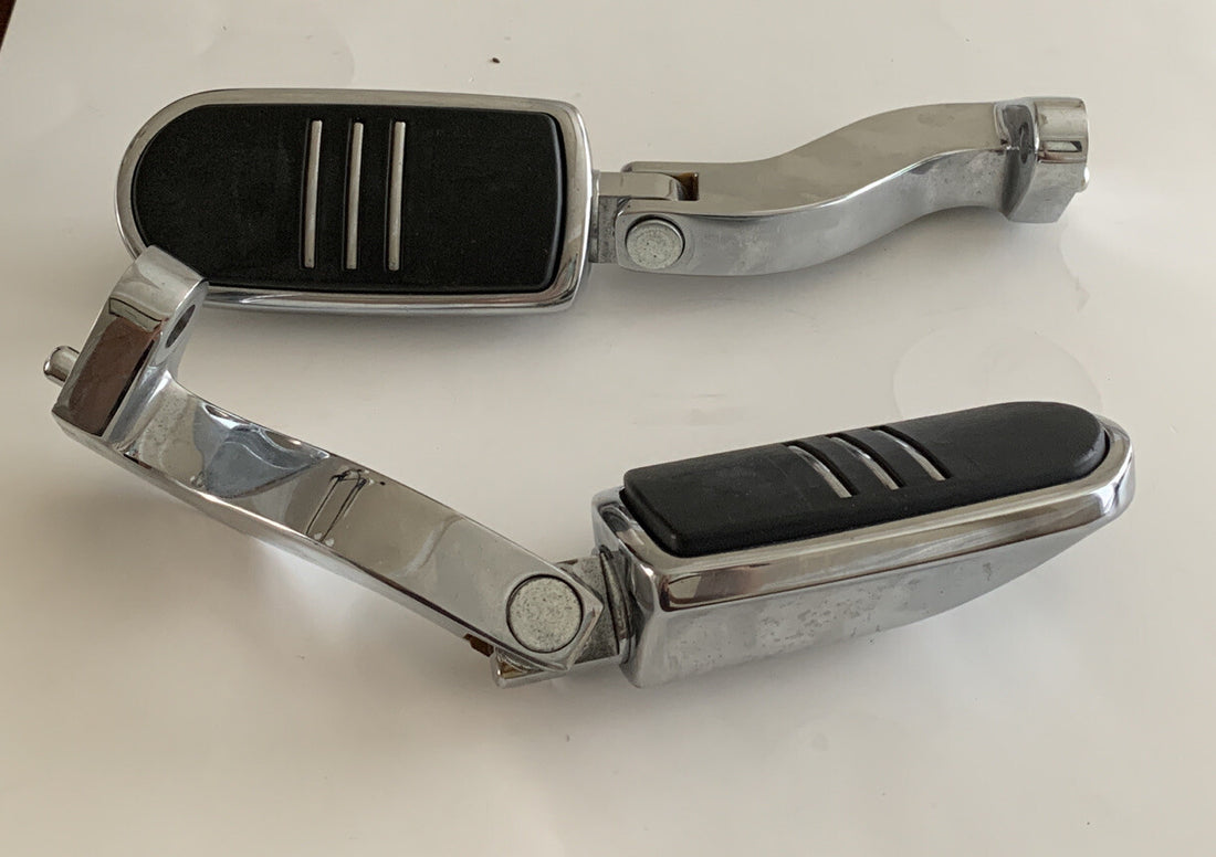 
  
  HARLEY-DAVIDSON TOURING CHROME STREAMLINER FOOT PEGS FOOTRESTS WITH BRACKETS
  
