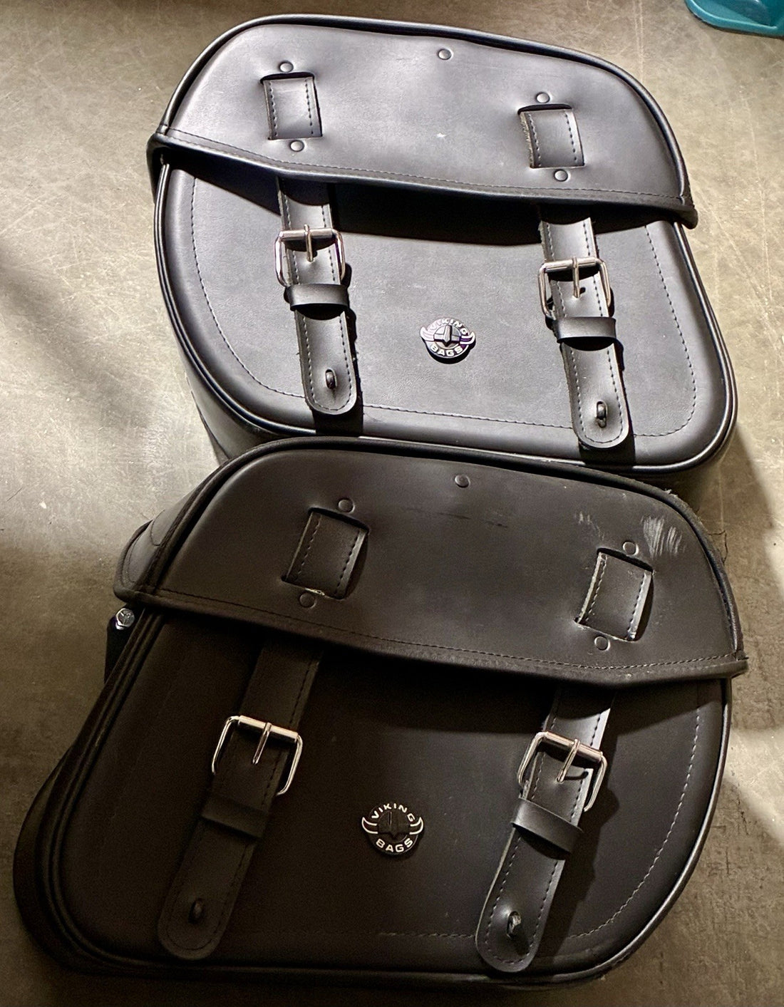 
  
  VIKING 2000-2017 SOFTAIL HARLEY BOLT ON LEATHER SADDLE BAGS
  
