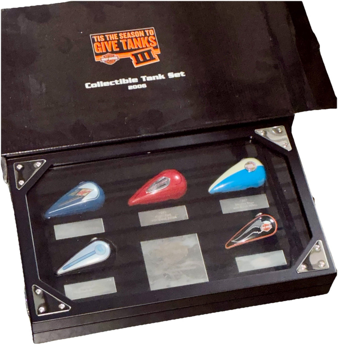 
  
  HARLEY-DAVIDSON TIS THE SEASON TO GIVE TANKS III 2006 COLLECTIBLE GAS TANK SET
  
