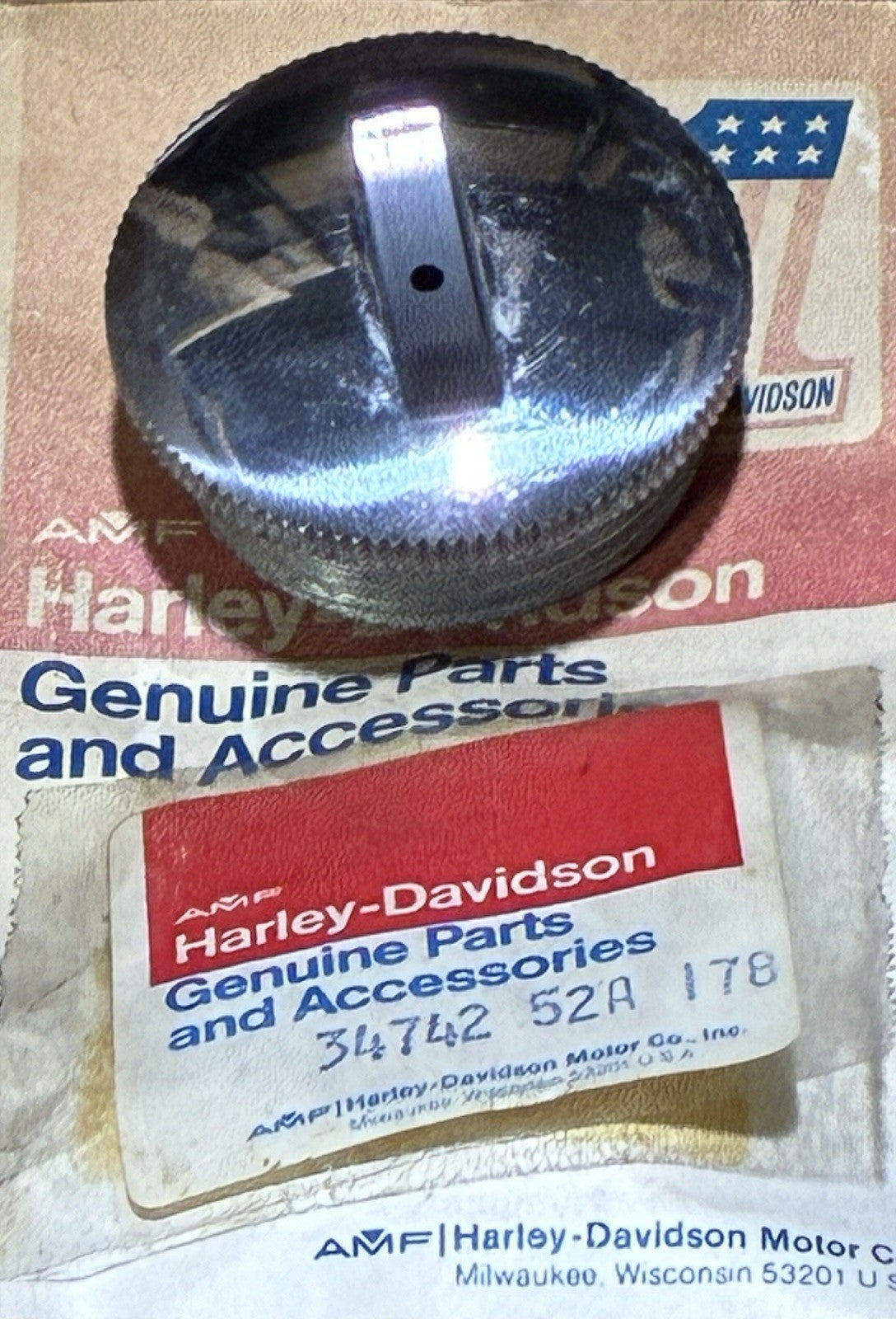 
  
  34742-52A HARLEY-DAVIDSON 1954-1970 SPORTSTER XL TRANSMISSION FILLER OEM NOS
  
