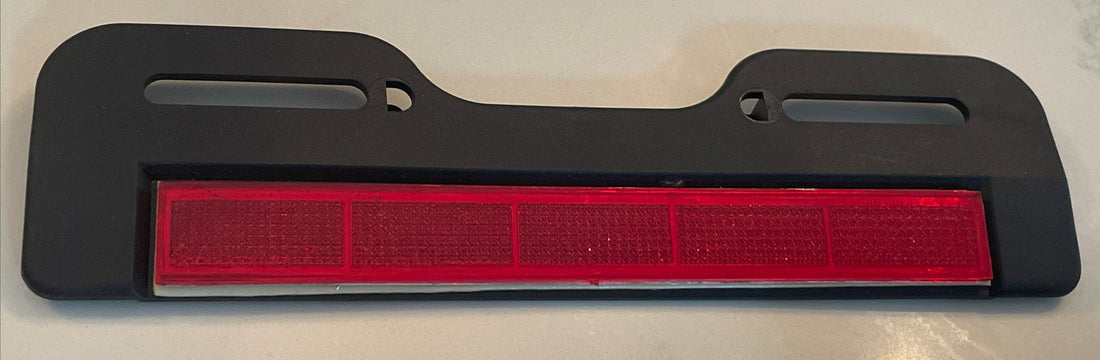 
  
  60907-09 HARLEY-DAVIDSON 2009-2020 TOURING REAR LICENSE PLATE BAR REFLECTOR
  
