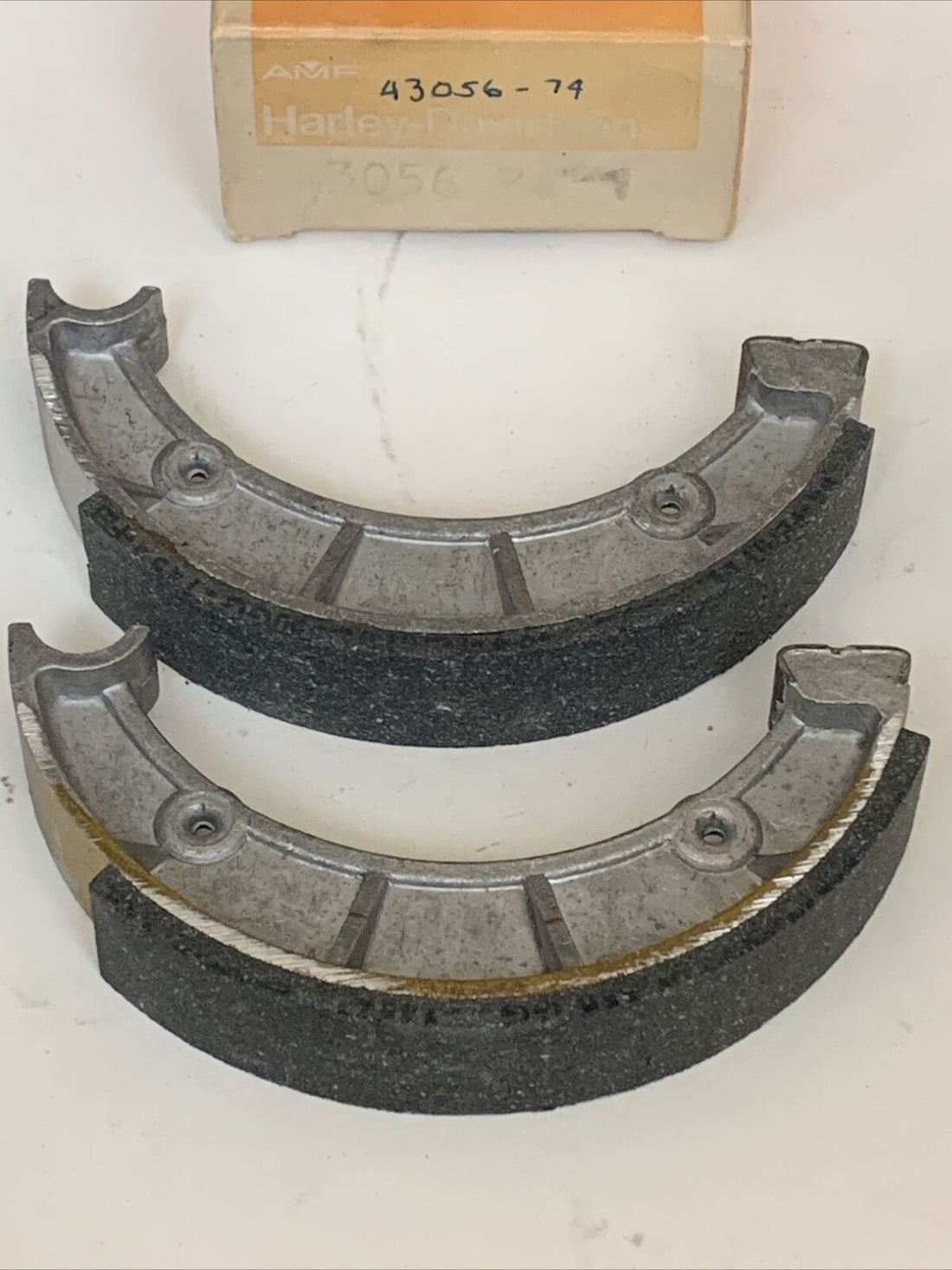 
  
  43056-74 HARLEY-DAVIDSON 1974 AERMACCHI  SS 250CC SS175CC FRONT BRAKE SHOES OEM
  
